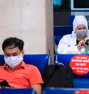 Personer på flygplatsen i Ho Chi Minh i Vietnam under pandemin 2021. Hau Dinh / AP