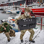 Danska soldater anländer till Grönland på söndagen.