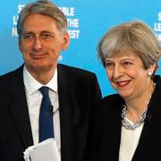 Hammond och May.