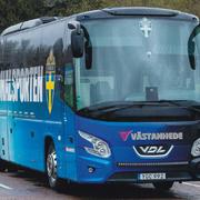 Svenska damlandslaget kan sluta åka i en ”målad” buss. 