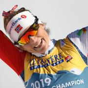 Therese Johaug efter tisdagens guld på 10 kilometer.