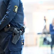 Polis i Västmanlands tingsrätt. Arkivbild.
