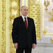 Utrikesminister Sergej Lavrov, president Vladimir Putin och rådgivare Jurij Usjakov i Moskva. 