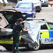 Polis på plats efter knivdådet i Belfast.