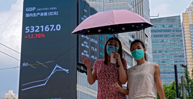Kvinnor i Shanghai under pandemin. Arkivbild. Andy Wong / AP