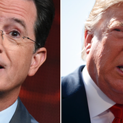 Stephen Colbert t.v. Donald Trump t.h.