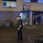 En kraftig detonation inträffade natten mot måndagen vid en port till ett bostadshus i Norrköping,