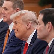 Donald Trump med Marco Rubio i förgrunden. 