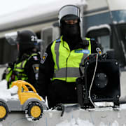 Ljudkanoner användes under en protest i Ottowa 2022. 