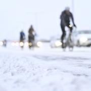 Snö har fallit i Stockholm.