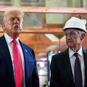 Trump och Powell på rundtur i Federal Reserves renoverade lokaler. Renoveringen ingår nu i utredningen av Powell. 