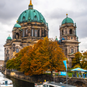 Flygplan/Domkyrkan i Berlin.