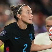 Lucy Bronze i det engelska fotbollslandslaget har talat om hur hon lägger upp träningen efter sin menscykel.