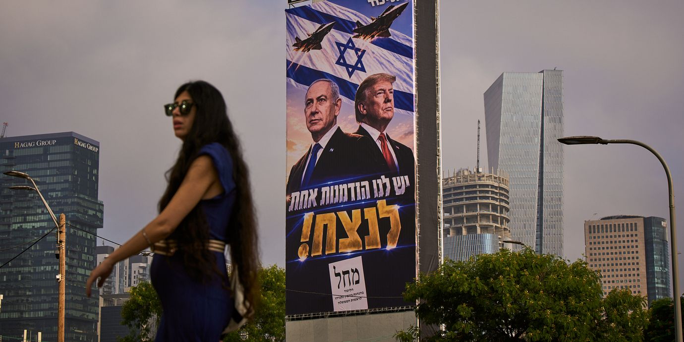 En valaffisch på Netanyahu och Trump i Tel Aviv.