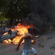 Bild från protesterna i Port-au-Prince. 