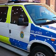 Bussen med märken där granatsplitter träffat.