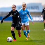 Göteborg FC:s Julia Roddar och Citys Janine Beckie