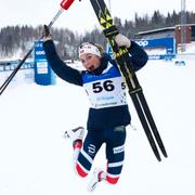 Johaug tog ett glädjehopp efter att segern var säkrad.