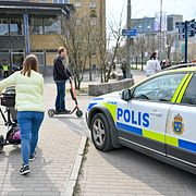 Polisinsats vid Katrinelundsgymnasiet. Skolan har utrymts efter att en elev framfört hot mot skolan under fredagen. 