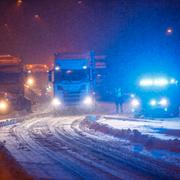 Snöovädret som drog in under tisdagen orsakade kaos på E4.