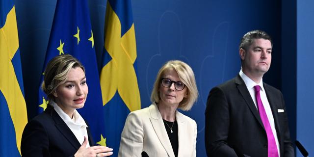 Vice statsminister Ebba Busch (KD), finansminister Elisabeth Svantesson (M) samt Oscar Sjöstedt (SD), Sverigedemokraternas ekonomisk-politiske talesperson under pressträff där budgetnyheter presenteras. Jonas Ekströmer/TT