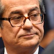 Arkivbild: Italiens ekonomiminister Giovanni Tria bakom ECB-chefen Mario Draghi i Luxemburg tidigare i veckan. 