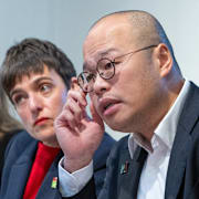 Jimmy Lais son, Sebastien Lai, tillsammans med sitt rättsliga team under en presskonferens i London i december i fjol.