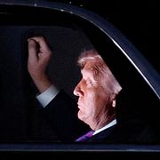 President Donald Trump i sin bil på onsdagen.