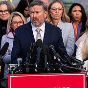 Massie i talar i Washington i november 2025.