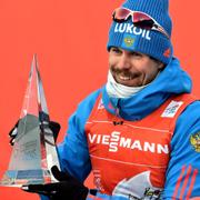 Sergej Ustjugov på prispallen efter Tour de ski.