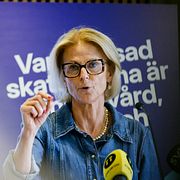 Finansminister Elisabeth Svantesson (M) presenterar Moderaternas finansieringsprogram för nästa mandatperiod under en pressträff.