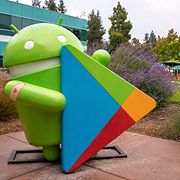 Androidstaty med Google Play-logga i San Francisco.