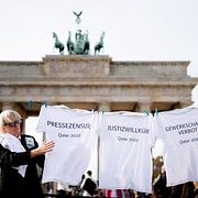 Amnestyprotest mot fotbolls-VM i Qatar 2022. Bilden är tagen samma år i Berlin.