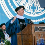 Jerry Seinfeld håller tal på Duke University i North Carol