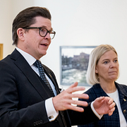 Talmannen Andreas Norlén, S-ledaren Magdalena Andersson, M-ledaren Ulf Kristersson och C-ledaren Elisabeth Thand Ringqvist.