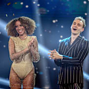 Jacqline Mossberg Mounkassa i Idol 2021. Här tillsammans med Birkir Blær.