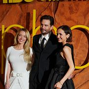 Sam Levinson, tillsammans med skådespelarna Sydney Sweeney och Maude Apatow i samband med premiären för den tredje säsongen av ”Euphoria”.