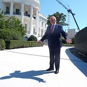 Trump utanför Vita huset.