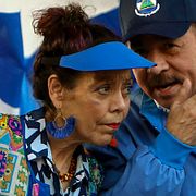 Nicaraguas president Daniel Ortega med sin hustru och vice-president Rosario Murillo.