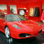 Ferrari visa upp modellen under en bilmässa i Shanghai 2005. Bilen på bilden är inte den samma som i artikeln.