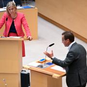 Ulf Kristersson och Magdalena Andersson i riksdagen.