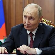 Vladimir Putins namn kanske inte står med på valsedlarna, men en seger för hans parti utstrålar säkerhet och innebär att han kan fortsätta att styra med järnhand.