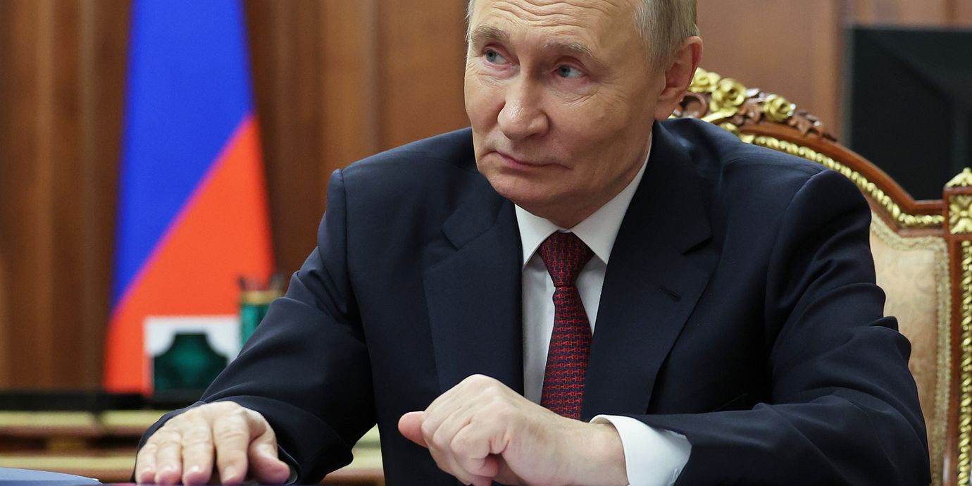 Vladimir Putins namn kanske inte står med på valsedlarna, men en seger för hans parti utstrålar säkerhet och innebär att han kan fortsätta att styra med järnhand.