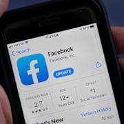 Facebook är bland de drabbade. 