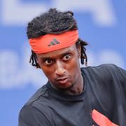Mikael Ymer tränar under tennisturneringen Nordea Open i Båstad.