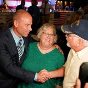 Avenatti på besök vid demokratmöte i Iowa.