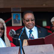 President Peter Mutharika när han svors in som president förra året.