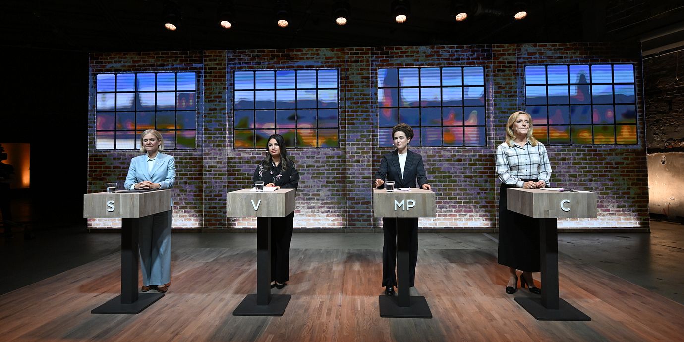 Socialdemokraternas partiledare Magdalena Andersson, Vänsterpartiets partiledare Nooshi Dadgostar, Miljöpartiets språkrör Amanda Lind och Centerpartiets partiledare Elisabeth Thand Ringqvist.