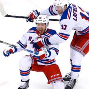 Artemij Panarin jublar efter sitt 3–3-mål. Han gjorde även 1–0 för Rangers.