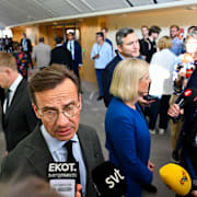Statsminister Ulf Kristersson (M) och Socialdemokraternas partiledare Magdalena Andersson (S) möter media före partiledardebatten i riksdagen i september.